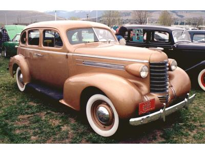 Oldsmobile F37 4-door Sedan